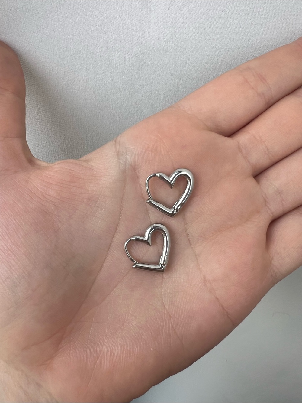 💫2/$20 Silver Heart Hoop Huggie Earrings